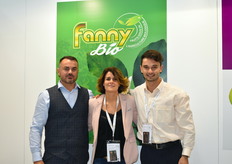 Michael Sanchez Escriva, Marie Guerrero et Jean-Eric Myr sur le stand Arco Fruits – Rio Tinto