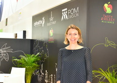 Delphine Robin de Select Fruit sur le stand de l'Alliance Tasty & Select : Cofruid'OC, Select Fruit et Pom'evasion