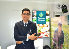 Brahim El Hasnaoui sur le stand de la coopérative Fleuron d'Anjou