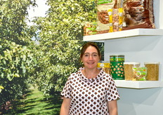 Stéphanie Eclancher sur le stand Cerno