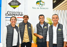 Emilie Daquin, Grégoire Esnault, Frederic Lemaire et Bertrand Lemaire sur le stand Ferme de la Motte 