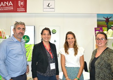 Patrick Larrère, Florence, Elorri et Ophélie sur le stand Les Fermes Larrère