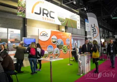 JRC Serres propose une gamme complète de serres couvertes de plastique allant des tunnels aux grandes surfaces