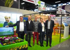 Marco Vijverberg d'Atout Services (au milieu) avec à gauche l'équipe d'Erfgoed (Cock van Bommel & Hugo Paans) et à droite l'équipe d'Hortilux (Isabelle Endhoven Garcia & Michel de Wit)