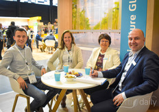 L'équipe de Rougeline rattrape Agnès Robert & Ruud van Gils de Cultilene