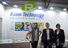 Baptiste Bessette & Caroline de Roam Technology, visités par un client