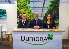 Cedric Laudinet, Sylvain Walle et Christelle Rojon avec Dumona, fournissant des substrats pour les cultivateurs de serres.