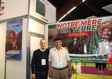 Une partie de l'équipe présente sur le pavillon algérien, présent pour la deuxième année consécutive