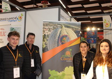 L'équipe de Melon de Cavaillon (Syndicat des Maîtres Melonniers de Cavaillon) sur le stand Grand Marché de Provence 