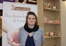 Caroline Durand sur le stand Domaine Des Coteaux 