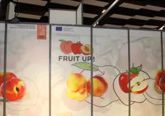 Programme européen Fruit Up! (FRUIT UP ! ASEPOP VELVENTOS) cofinancé par l’Union européenne visant à promouvoir les fruits (pommes, pêches, nectarines) sur les marchés de la France et de la Grèce 
