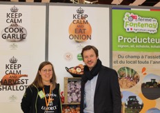 Camille Deroo et Antoine Vajou sur le stand de VAL LÉGUMES - Ferme de Fontenay 