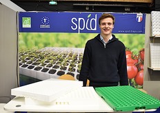 Martin Accoceberry venu représenter l'entreprise Spid, qui conçoit des plaques alvéolées réutilisables pour la production de jeunes plants