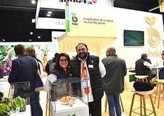 Lucie Cauneau et Franck Alegri sur le stand de Bejo