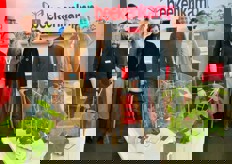 Beekenkamp a marqué les esprits au SIVAL Angers 2025, rencontrant des visiteurs et présentant ses dernières innovations aux côtés de ses partenaires.