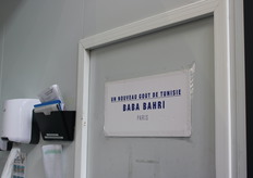 Baba Bahri, dans l'espace incubateur à start-up, qui propose des produits transformés fabriqués à partir d'olives, herbes sauvages ou encore amandes amères cultivées dans une oliveraie tunisienne, près de la ville de Zaghouan 