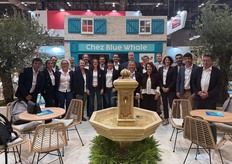 L'équipe de Blue Whale sur son nouveau stand aux couleurs de la Provence