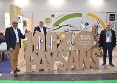 L'équipe de Ferme des Arches, au salon pour présenter leur gamme de produits 100 % Paysans !