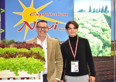 Alexandre Novi aux côtés de son fils (quatrième génération de l'exploitation Novi SAS, spécialisée dans la production de salades), pour lequel cette édition 2025 du Fruit Attraction fut la première
