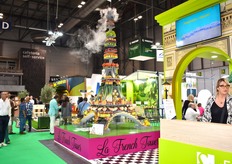 La fameuse Tour FL d'Interfel au milieu du hall français