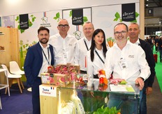 L'équipe d'Océane a fait sensation avec un produit original : le pitaya à chair rouge cultivé par un de leur producteur. Du pitaya 100 % français !