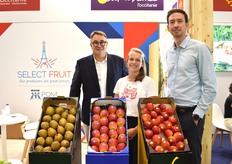 Select Fruit, filiale export de Pom'Evasion, avec Olivier Maugeais, Louise de la Brosse et Romain Chapelet