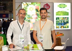 Nicolas Castineira et Thibaud Moulias, venus à Madrid pour représenter la société le Vieux Pointet, spécialisée dans la production de fruits biologiques