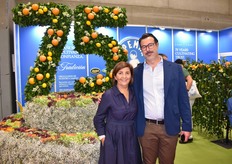 Maria Dolores Pelegrín de l'entreprise familiale espagnole Frutas Apemar, aux côtés de Benoît Maillard-Guillon des Ets Meseguer. Apemar, qui fête ses 75 ans cette année, propose des agrumes de qualité mis en marché par l'entreprise rungissoise Ets Meseguer sous les célèbres marques premium TAS et Revelation