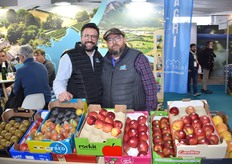 Matthieu Alix - producteur Les Vergers d'Anjou - et Jérôme Duffay, référent Blue Whale Val de Loire. Le SIVAL est un salon capital pour la société, présente pour recruter la nouvelle génération de producteurs pour répondre aux enjeux de demain