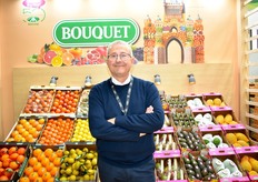 Jean-Luc Angles, président des structures françaises d'Anecoop, devant les produits de la marque Bouquet
