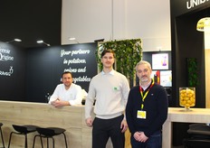 L'équipe de Agromex, Terraveg, Unibio et Terroir d'Origine qui présentait cette année deux nouvelles marques : Le Vif pour l'oignon et Label Rousse pour la carotte, pour les marchés de gros à destination de la restauration commerciale