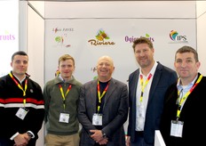 Sur un stand partagé, les équipes de Louis Favel (SARL Grande Ile), Ogier Fruits, Rivière SARL et International Plant Selection