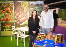 Léna Mosti avec Alexandre Cerdan, pour Les Fruits de Provence, qui commence la saison de la cerise
