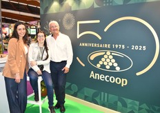 L'équipe d'Anecoop avec Caroline Lopez, Camille Broussoux et Jean-Luc Angles au medfEL 2026