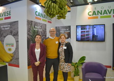 Patricia Legier, Bernard Manivet et Valérie Raymond au salon pour représenter le groupe Canavese