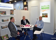 Sylvain Legrand (Président de la coopérative GPLM), Jean Philippe (Président des Jardins de Créance) et Jean-Marie Salaun (Directeur de la coopérative GPLM)