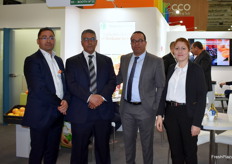 L'équipe de la société Les Domaines Zniber avec Hassan El Bouchouafi, Essaid El Khounchafi, Othmane Michbal et Meryem Baddou venus présenter au salon pour la première année la mandarine Nadorcott