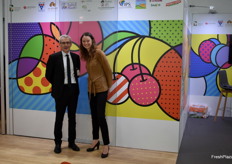 Jean-Michel Chanas et Laura Loise de la société Métral Fruits ont élargi leur gamme de fruits à noyaux avec entre autres les nectarines sanguines