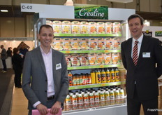 Jean-Noël Le Parmentier et Jorge Amargos Bosch de la Société Créaline présentant leurs gammes de produits de différents pays dont une gamme complète de produits biologiques