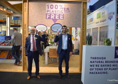 Michaël Wilde et Nicolas Coste de la société Eosta ont présenté une gamme de produits dépourvus d'emballages plastique