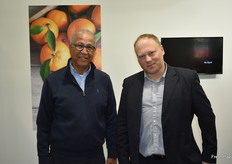 Monsieur Addahri, dirigeant de Citrus Farm Export, et Leonid Chulin. Leur stand était bien plus grand que l'année dernière