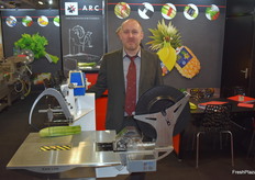 Jérome Bauer d'ARC a montré la machine de bottelage et de ficelage 