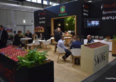 Le stand d'Edenys, Harmonie et MyLord' pour la promotion des pommes françaises