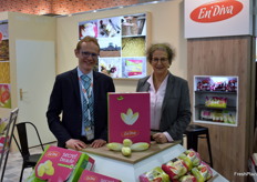 Alban Descamps (commercial) et Pascalle Lefebvre (productrice d'endives blanches et rouges) de l'entreprise En'Diva ont présenté toute leur gamme d'endives et ses dérivés