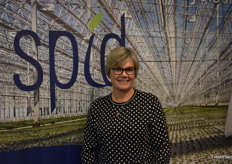 Emmanuelle Garcia de SPID Trays a promu des alvéoles en plastique pour les jeunes pousses