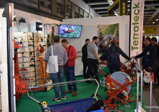 Il y avait plein de monde dans le stand de Terrateck