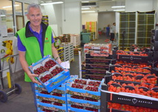 Patrick Baret des sociétés Favarel et Soulage (Groupe Blampin), présente la cerise du Ventoux