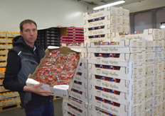 Nicolas Roussy de la société Roussy, propose actuellement à ses clients de la fraise Rouge Alpilles de Provence