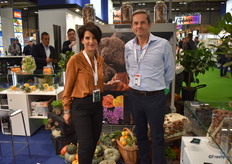 Fatima Guillou et Olivier Perichon de l'entreprise Butet sont venus au salon pour présenter une partie de leur gamme de produits atypiques et hauts en couleur, comme le citron caviar d'Italie, les pleurotes caviar, les fleurs de pensées, les mini légumes ou encore les mains de Bouddha parmi tant d'autres
