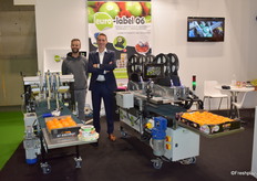 Jean-Christophe Mauger et Grégory Lopez ont représenté la société Euro-Label 06 ainsi qu'une nouveauté : la machine à souffler permettant une pose rapide des étiquettes